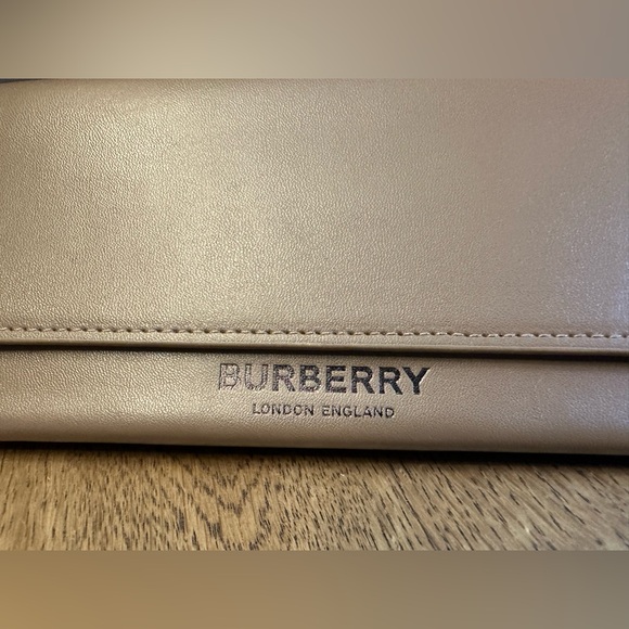 Burberry London Beige Leather Semi-Hard Sunglass Case W/ Box, Cloth, Booklet - Picture 3 of 7